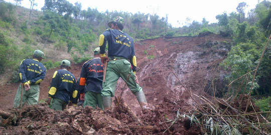 Tanah Longsor di Pasaman: Pelajaran dari Bukit Panjuik & Cara Mengurangi Risiko