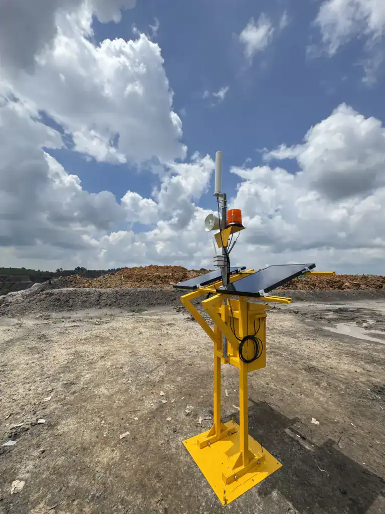 Extensometer longsor membantu mendeteksi perubahan kecil pada lereng sebelum longsor terjadi. Pelajari fungsi, cara kerja, manfaat, dan perannya dalam sistem EWS Longsor berbasis sensor.