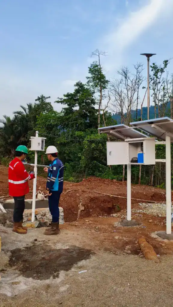 istem SPARING untuk pemantauan kualitas air limbah secara terus menerus dengan sensor, data logger, dan dashboard monitoring di area industri Indonesia