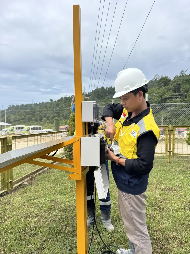 Weather station untuk monitoring cuaca real-time